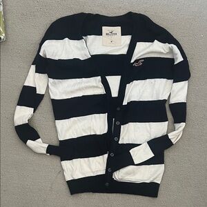 Hollister Women’s Black and White Striped Sweater